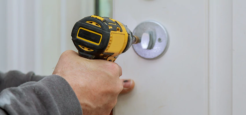 Street Locksmith For Smart Lock Repair in St Charles, IL