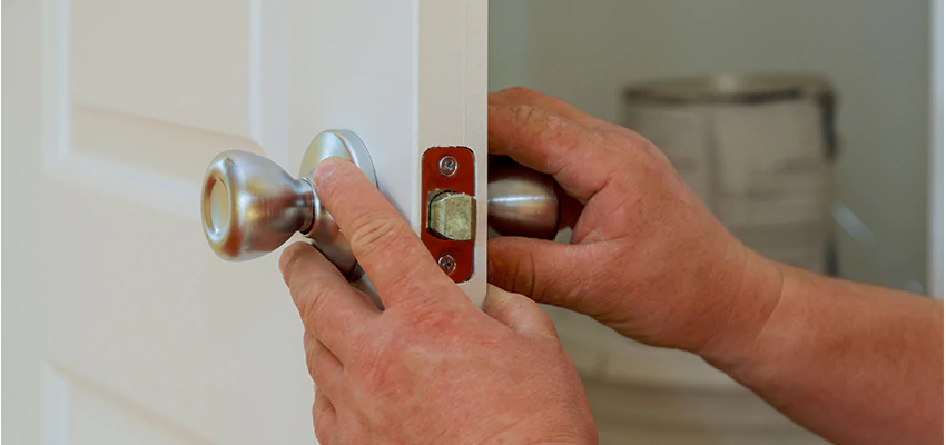 AAA Locksmiths For lock Replacement in St Charles, Illinois